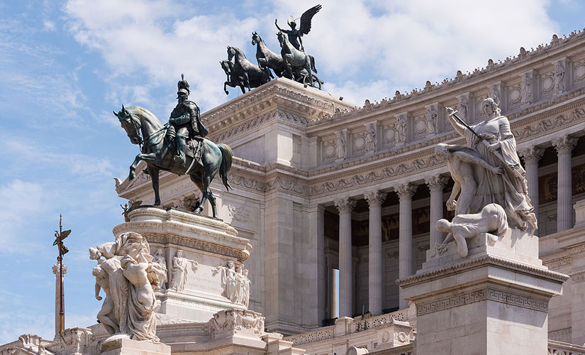نمای زیبایی از بنای یادبود ملی ویکتور امانوئل دوم در میدان ونیز
