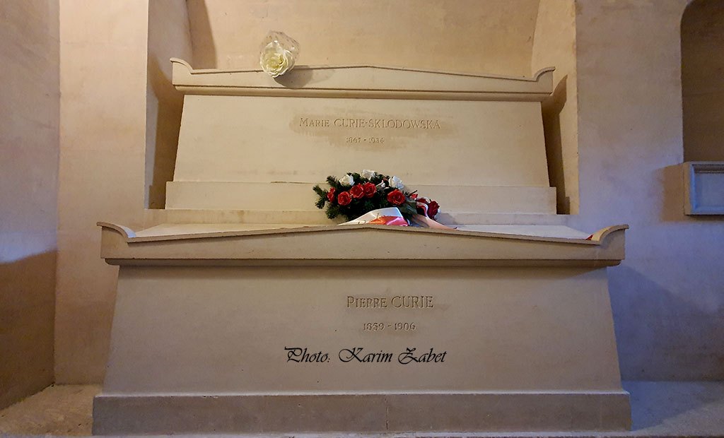 مقبره پیر کوری و مادام کوری در پانتئون پاریس