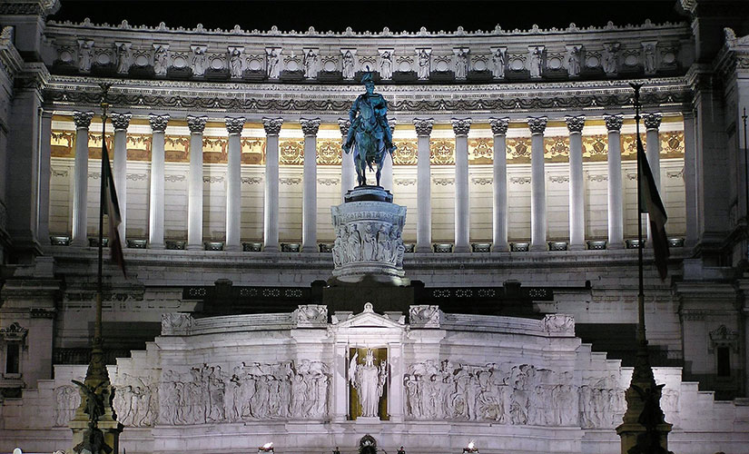نمای زیبایی از بنای یادبود ملی ویکتور امانوئل دوم در میدان ونیز