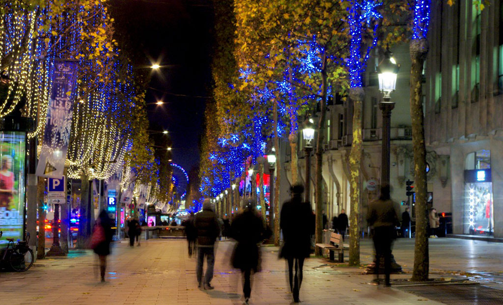 چراغانی زیبا خیابان شانزلیزه پاریس