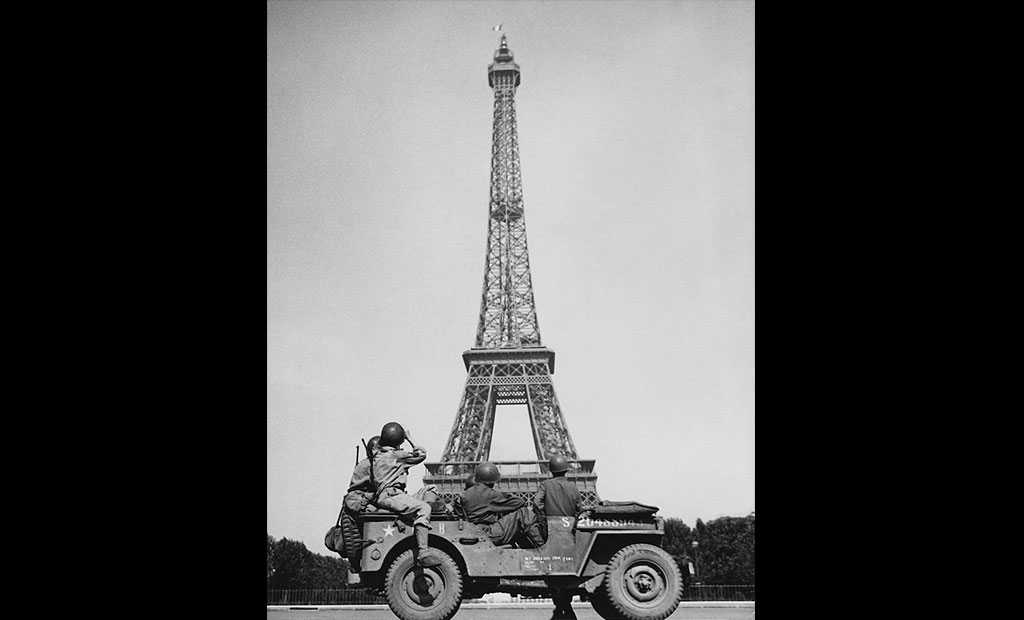 برج ایفل در زمان اشغال پاریس توسط نازی ها