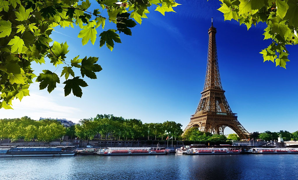 برج ایفل پاریس در کنار رود سن