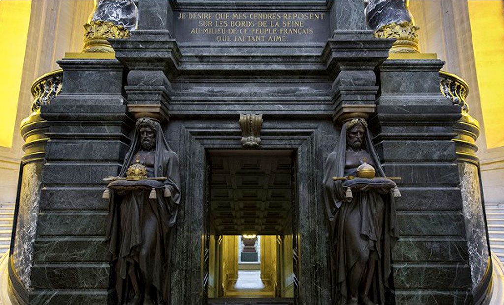 ورودی به مقبره ناپلئون اول در انولید پاریس