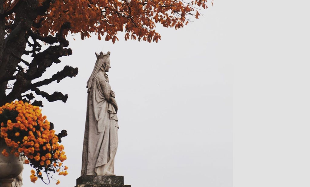 مجسمه ملکه های اروپایی در باغ لوگزامبورگ پاریس