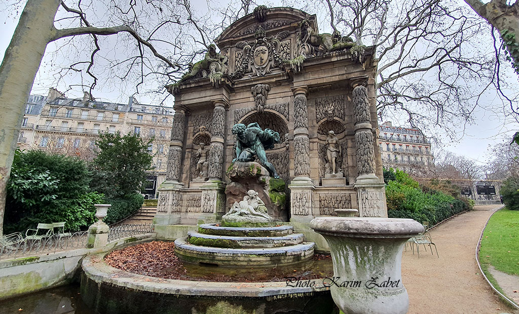 فواره مدیچی در باغ لوگزامبورگ پاریس