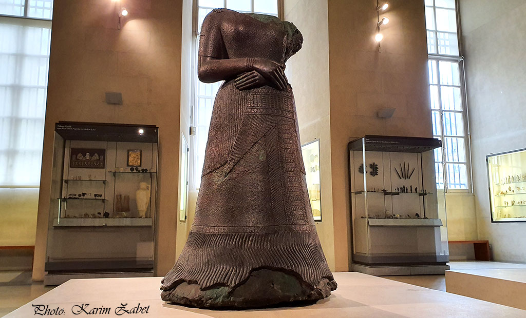 مجسمه ملکه ناپیرآسو - موزه لوور پاریس