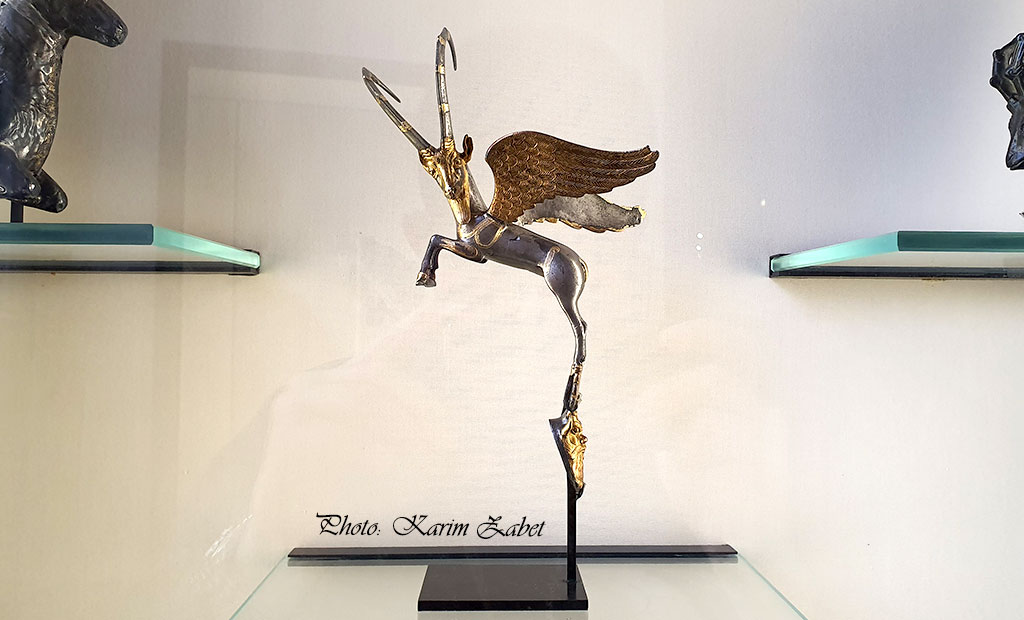 بز کوهی بالدار - شاهکار هنر هخامنشی در موزه لوور پاریس