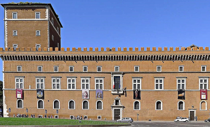 قصر ونیز نمونه ای از ساختمان های دوران رنسانس شهر رم