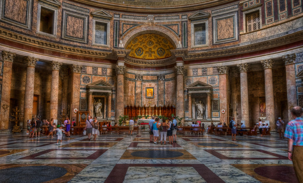 فضای داخلی معبد پانتئون رم