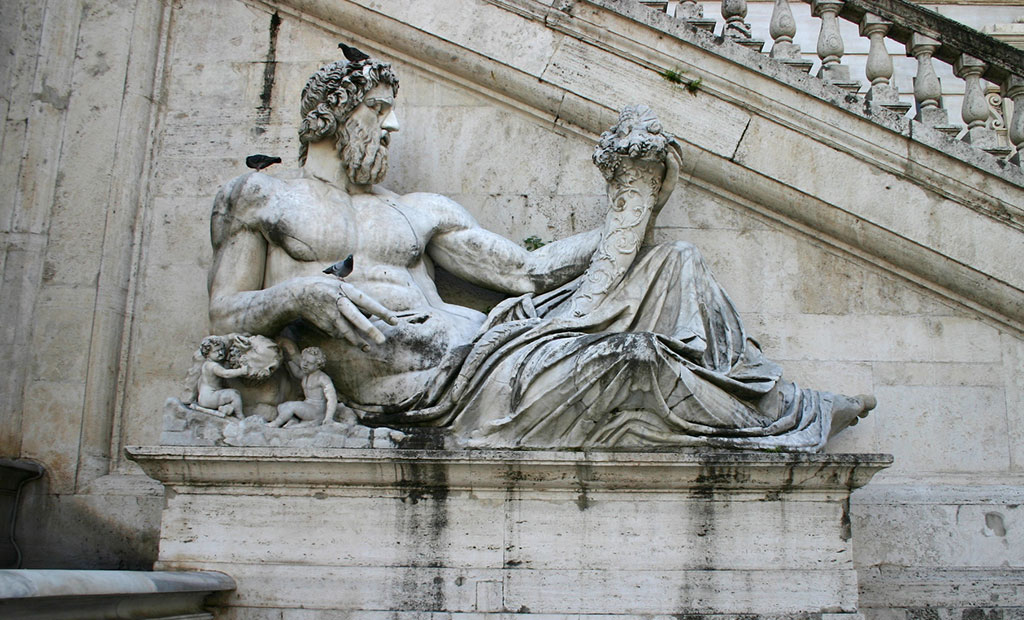 مجسمه قرن اول میلادی سمبل رود تیبر در جلوی کاخ سناتوری
