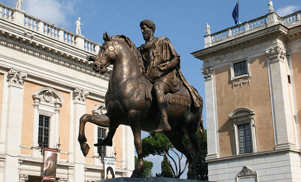 مجسمه کپی امپراتور مارکوس آورلیوس در میدان کاپیتولین