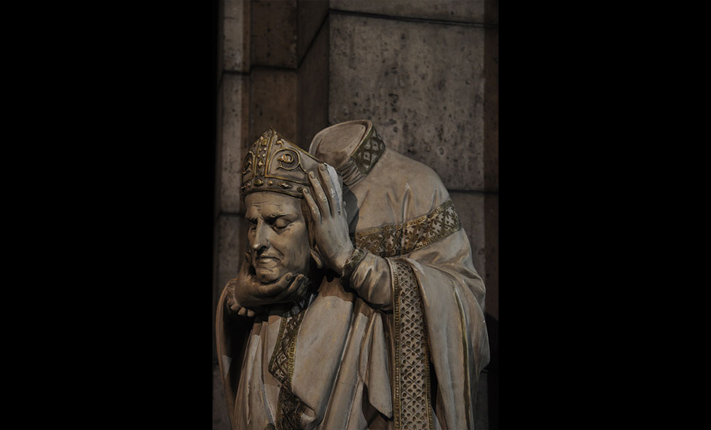 مجسمه سن دنی در سردابه کلیسای سکره کور