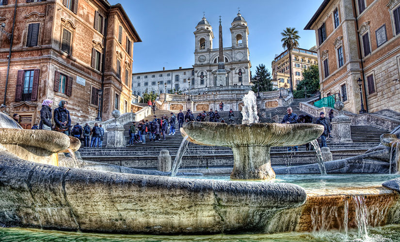 نمایی زیبا از پله های اسپانیایی در شهر رم
