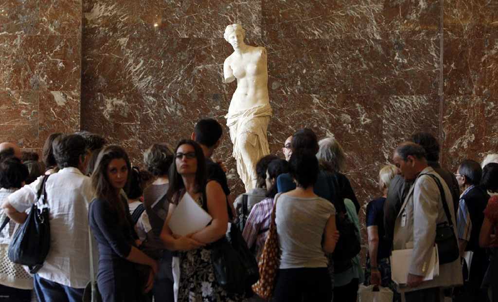 مجسمه ونوس در موزه لوور پاریس